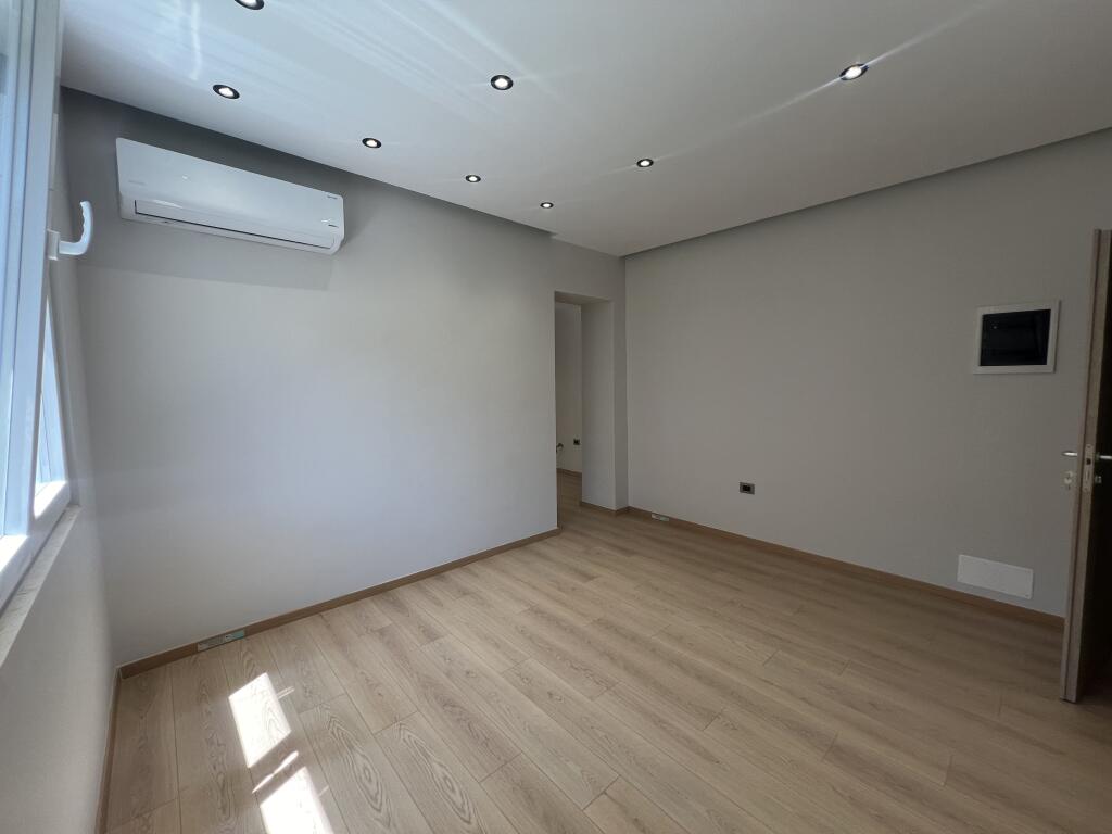 OFFICE FOR RENT 55 M2 WILSON SQUARE