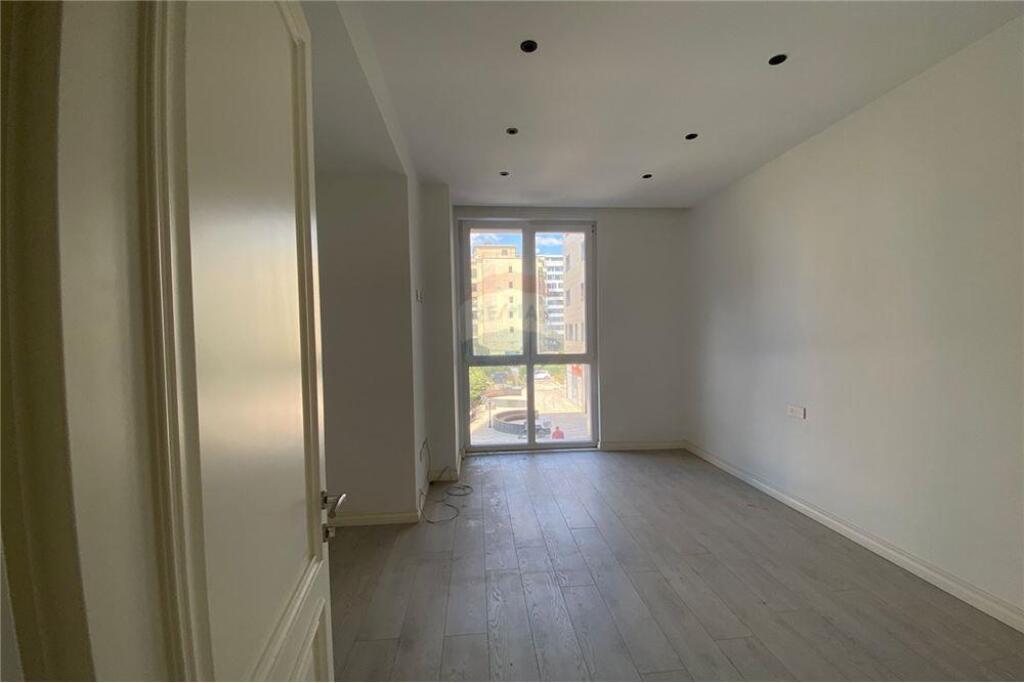 Office space for rent near SQUARE 21