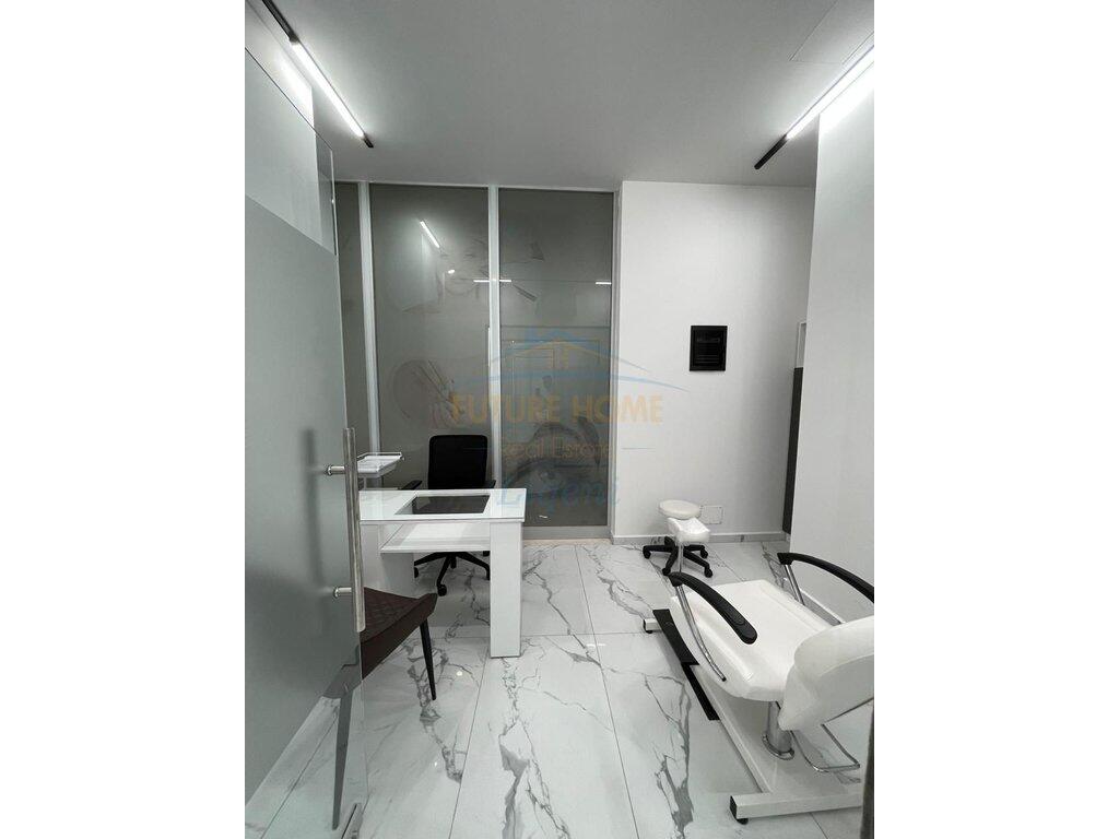 Qera, Ambient Klinik, Tiranë.
