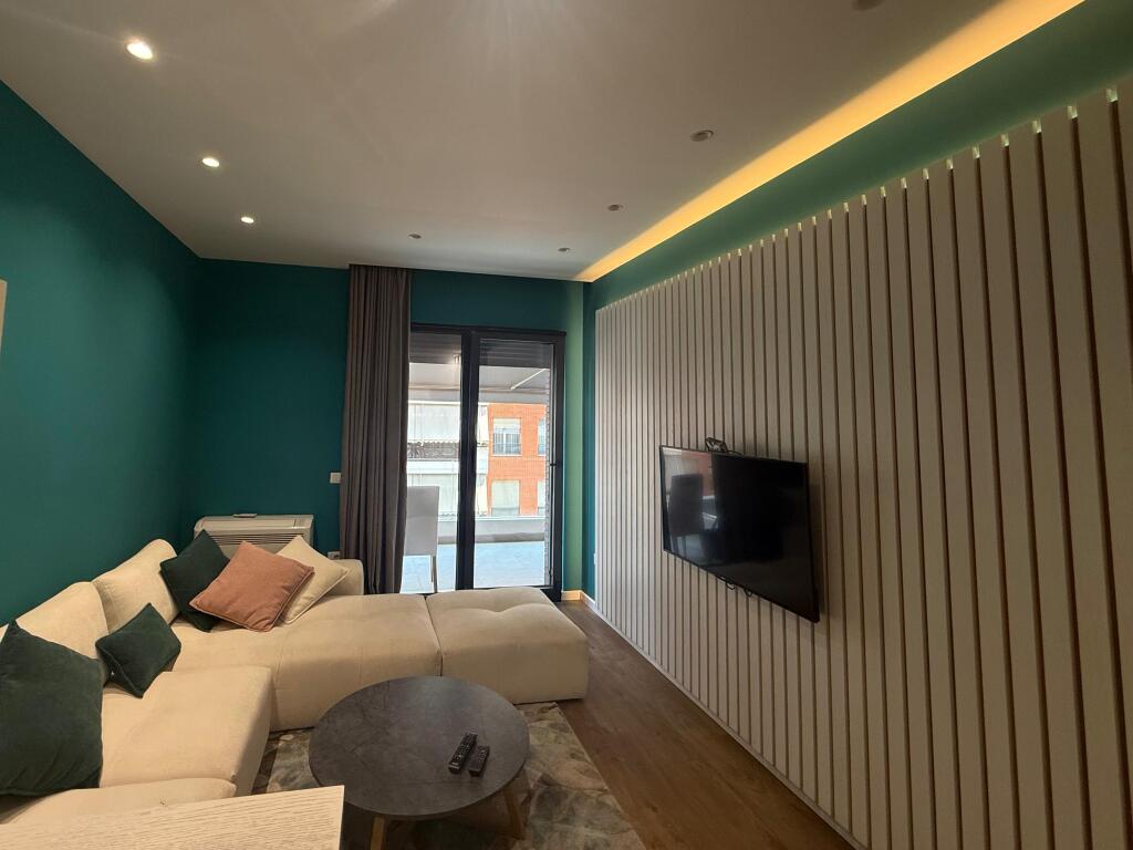 Një apartament 1+1 jepet me qira te Kompleksi Delijorgji