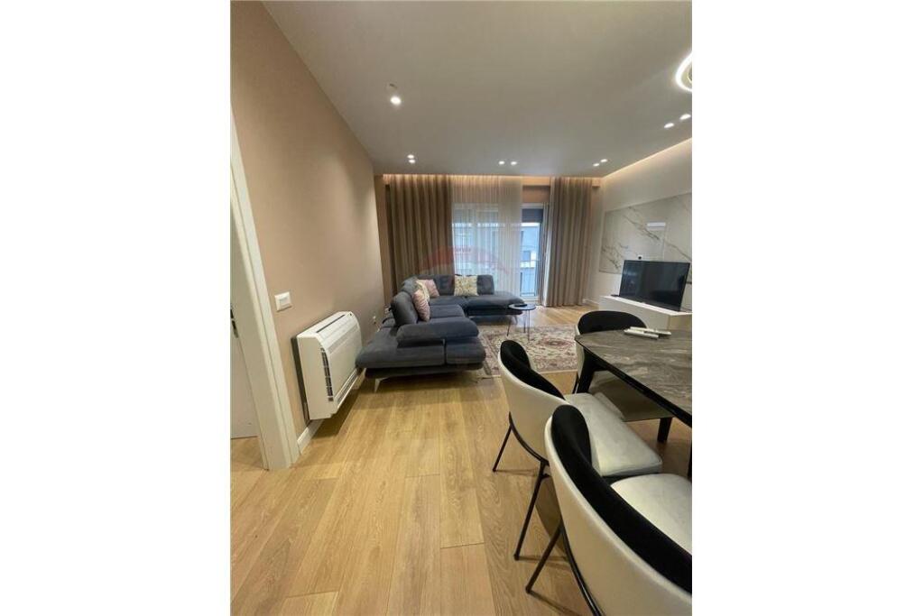 Apartament 2+1 me qera prane Vila Gold