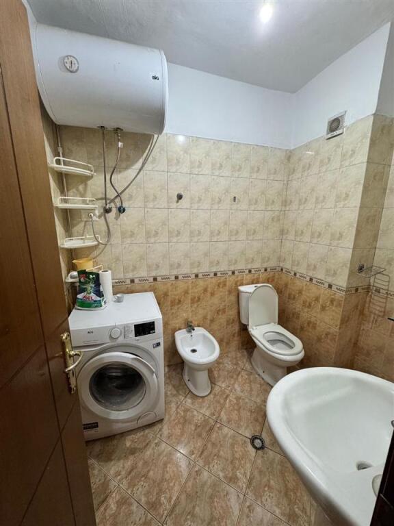 Shitet apartament 2+1+2 tek Eleonora, mbi qendren kristal