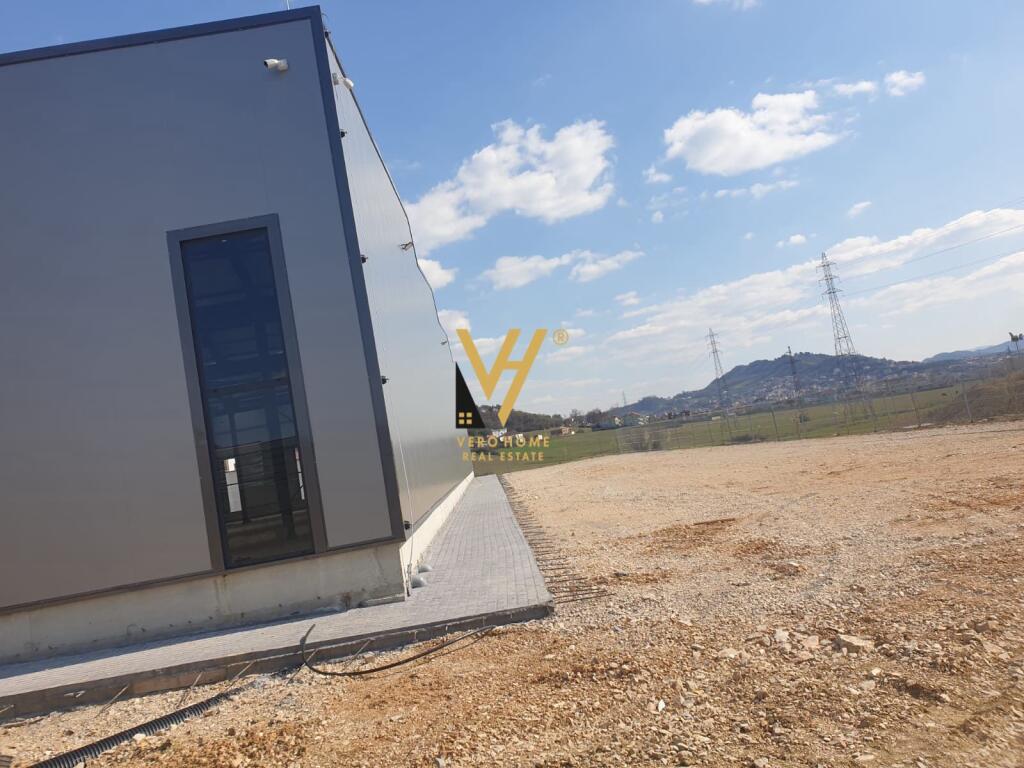 IN VENDITA: MAGAZZINO E TERRENO 4.400 M2 A MEZEZ