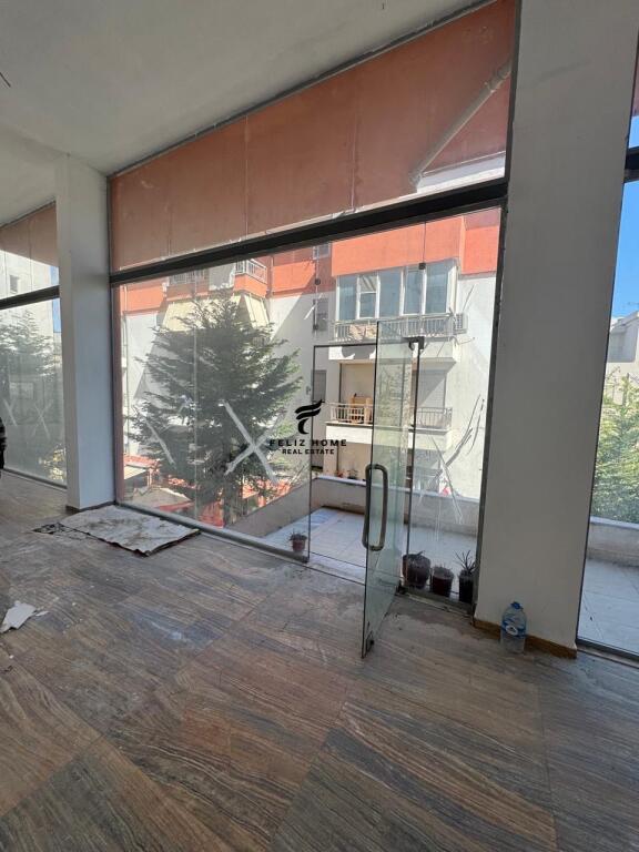 IN VENDITA NEGOZIO 125 M2 LAGO ASCIUTTO