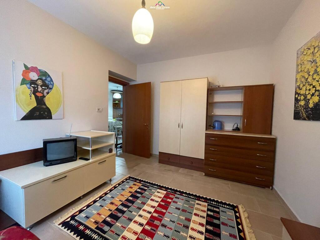 Apartament Me Qera 3+1 Tek Tregu Elektrik (ID B23125) Tirane.