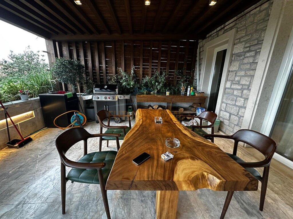 Sale, Apartment 3+1+3+4 Parking Spaces, Secret Garden Residence, TEG, Tirana.