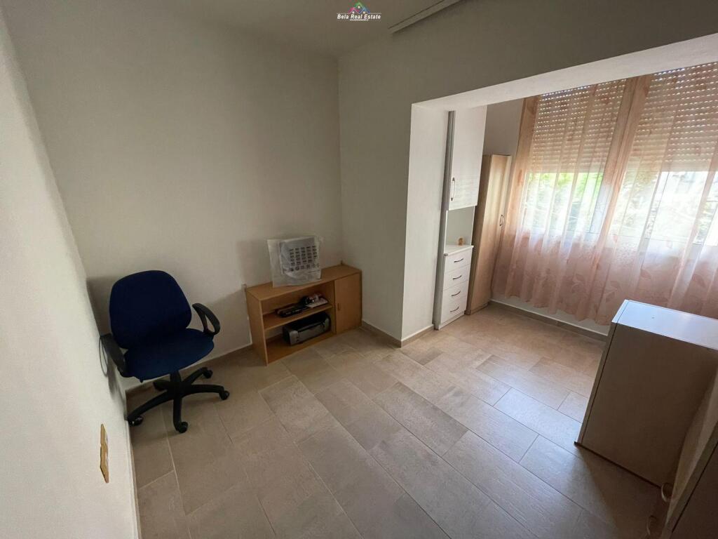 Apartament Me Qera 3+1 Tek Tregu Elektrik (ID B23125) Tirane.
