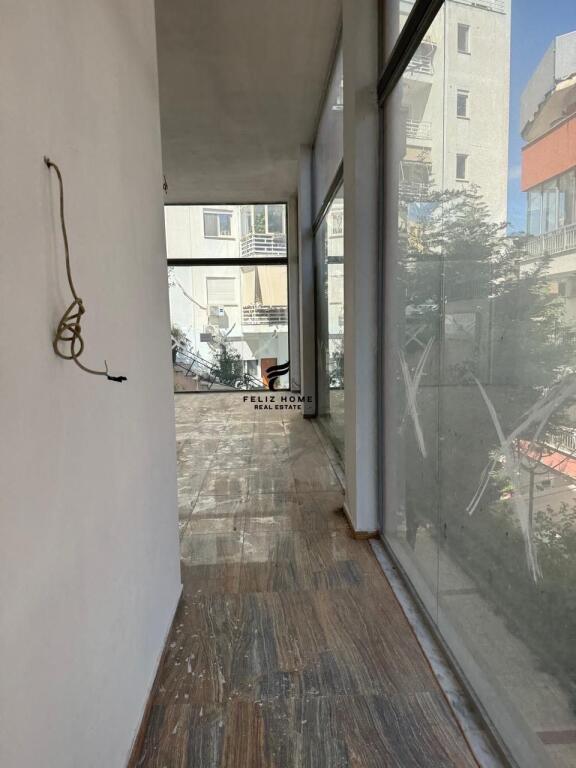 IN VENDITA NEGOZIO 125 M2 LAGO ASCIUTTO