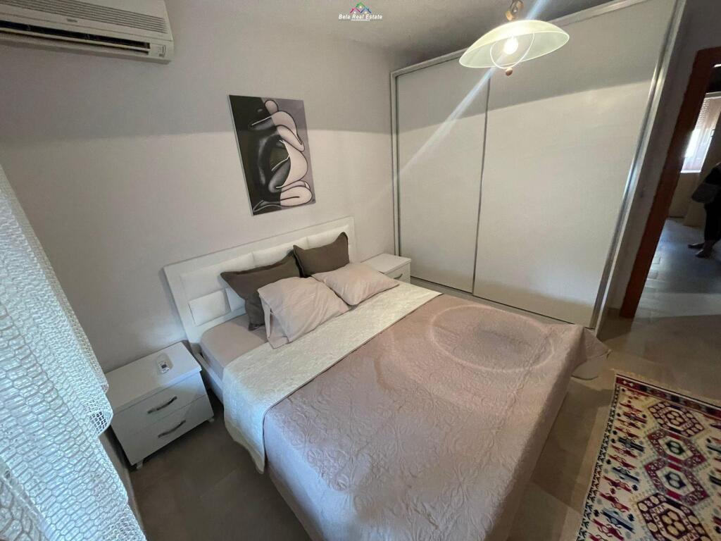Apartament Me Qera 3+1 Tek Tregu Elektrik (ID B23125) Tirane.