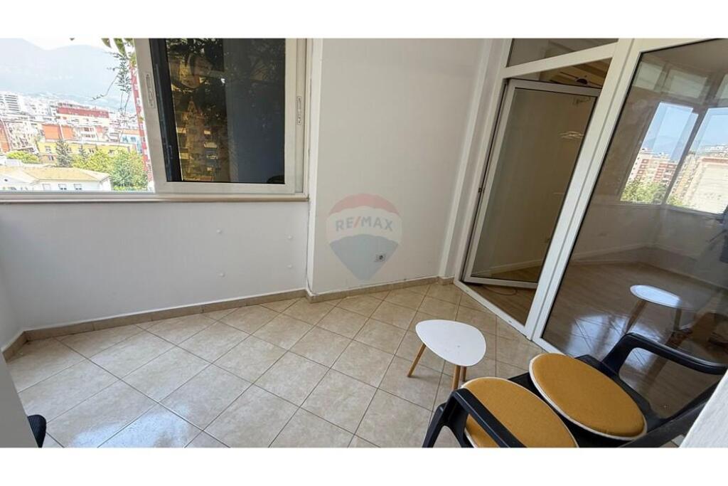 Apartament 2+1 për qira në zonën e Liceut Artistik!