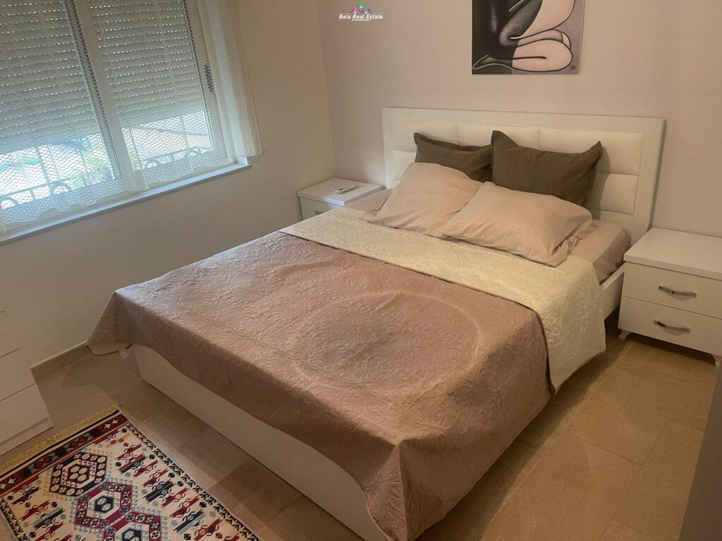 Apartament Me Qera 3+1 Tek Tregu Elektrik (ID B23125) Tirane.
