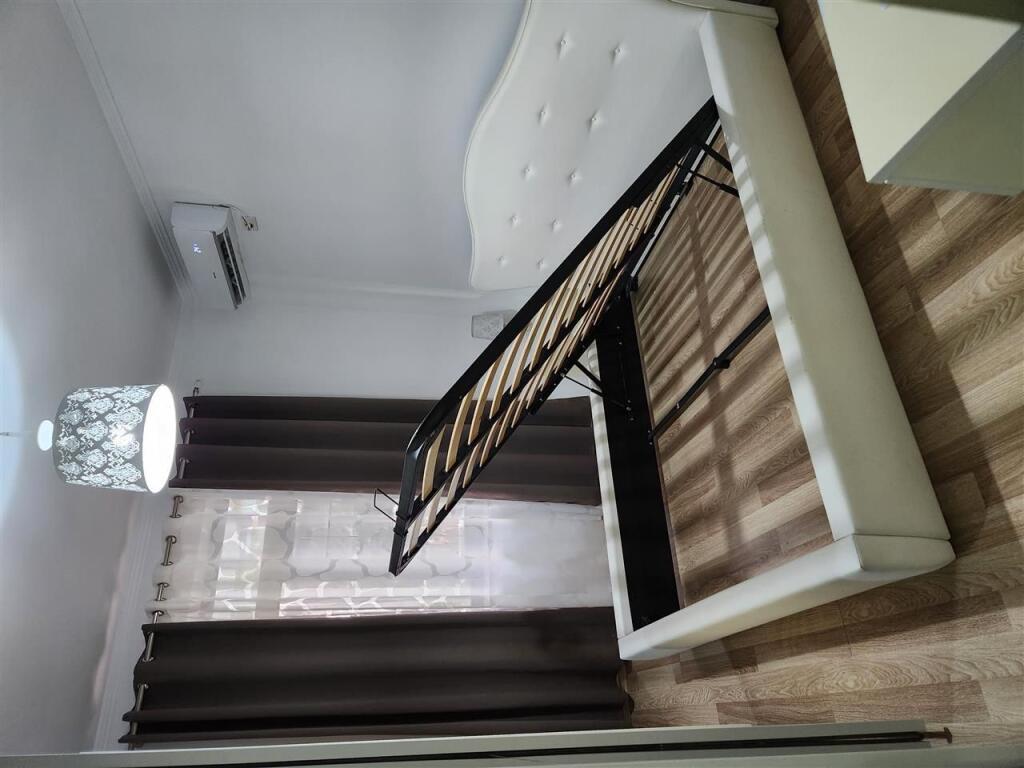 Jepet me qera 2+1 mbikalimi Kristal Center