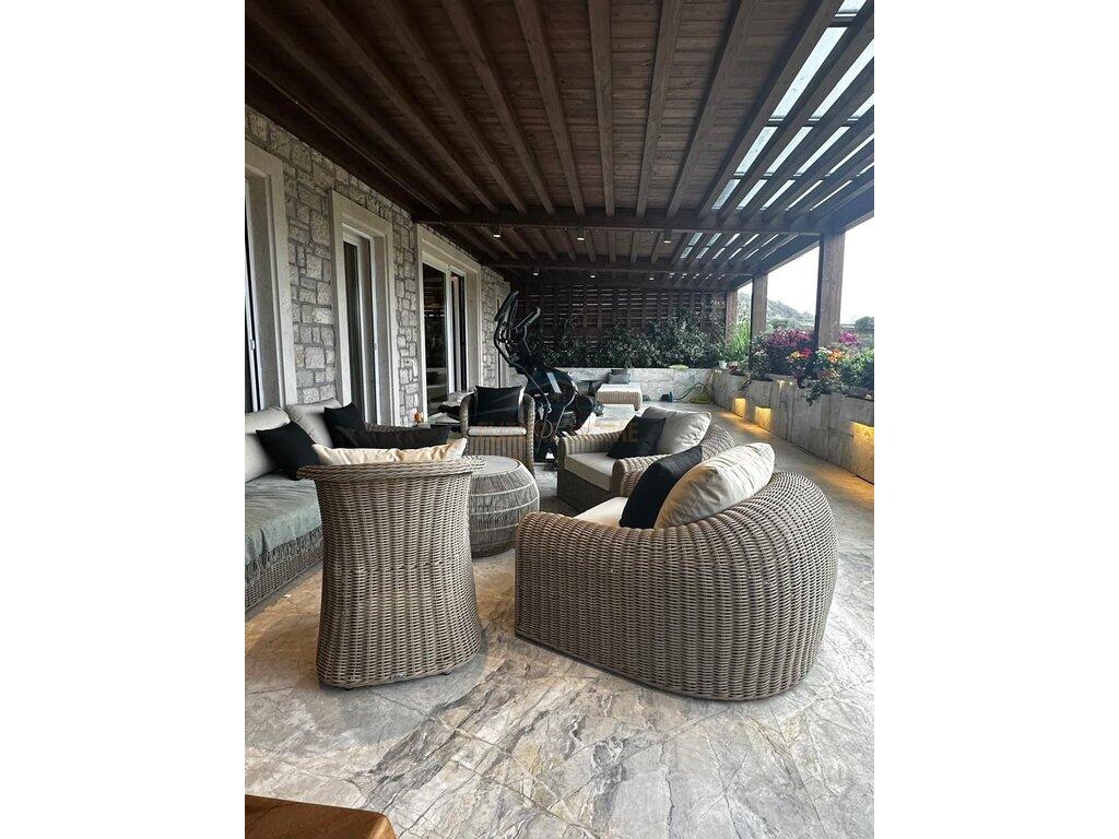 Sale, Apartment 3+1+3+4 Parking Spaces, Secret Garden Residence, TEG, Tirana.