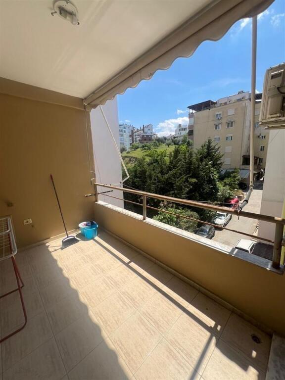 Shitet apartament 2+1+2 tek Eleonora, mbi qendren kristal