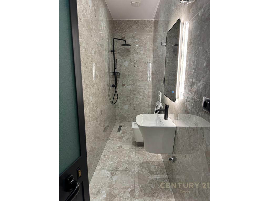 Super Luxury Apartment at Liqeni i Thatë