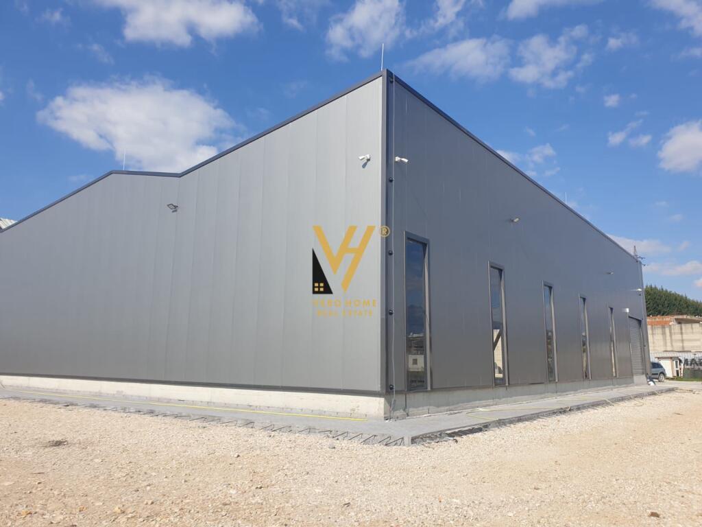 IN VENDITA: MAGAZZINO E TERRENO 4.400 M2 A MEZEZ