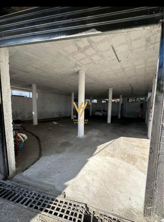MAGAZINA 300M2 ME QERA NE KAMEZ