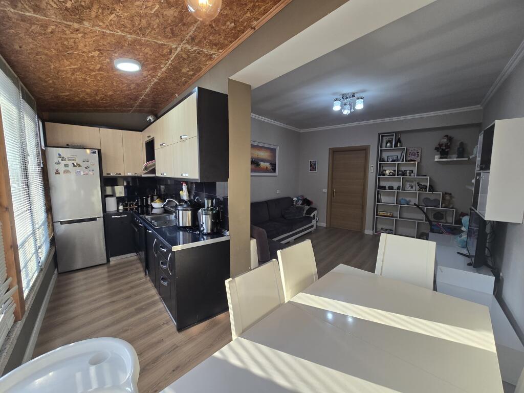 2+1 for rent, Astir