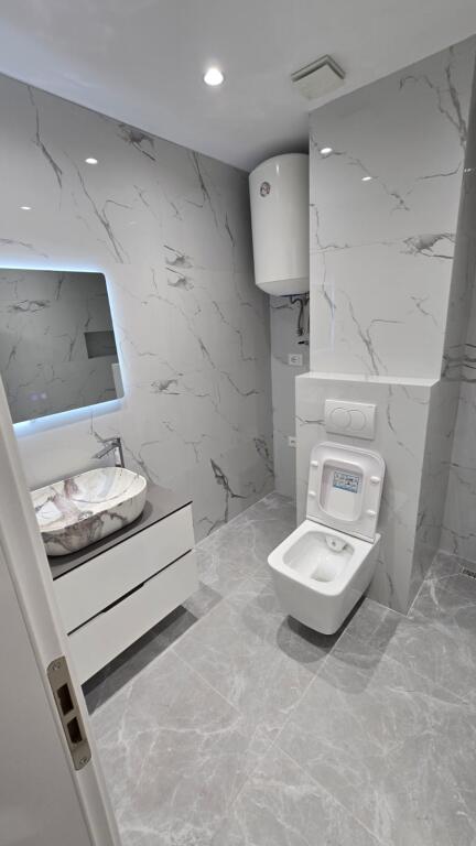 The market is selling a 2+1 apartment.