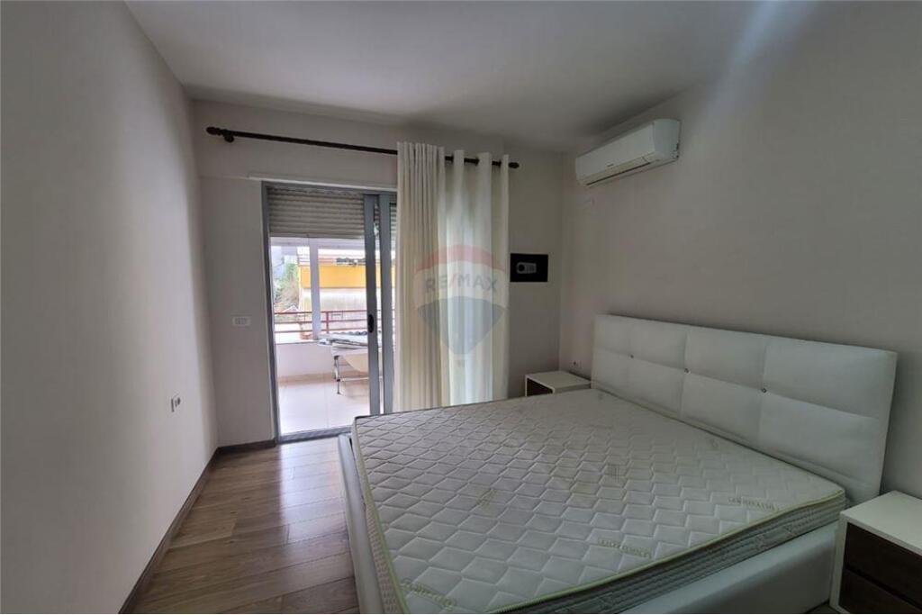 APARTAMENT për qira 2+1 TEK LIQENI I THATE
