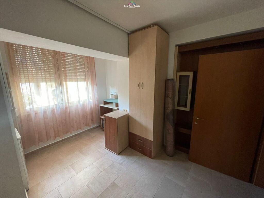Apartament Me Qera 3+1 Tek Tregu Elektrik (ID B23125) Tirane.