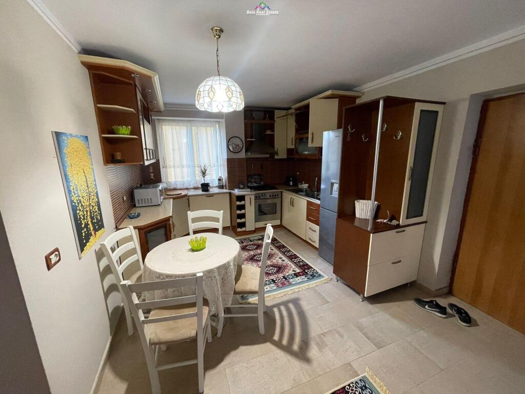 Apartament Me Qera 3+1 Tek Tregu Elektrik (ID B23125) Tirane.