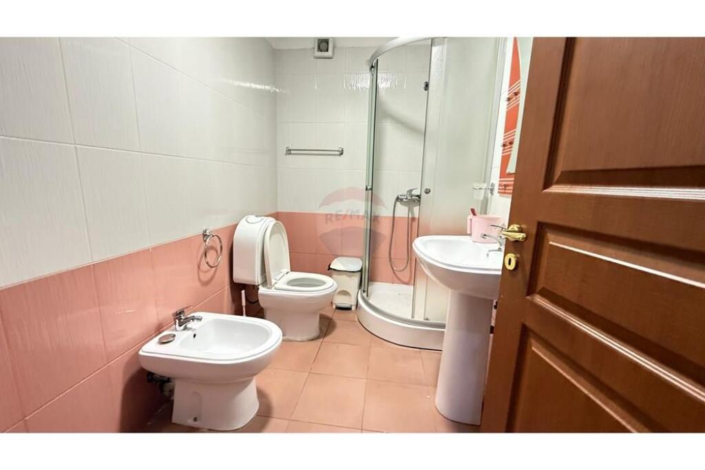 Apartament 2+1 për qira në zonën e Liceut Artistik!