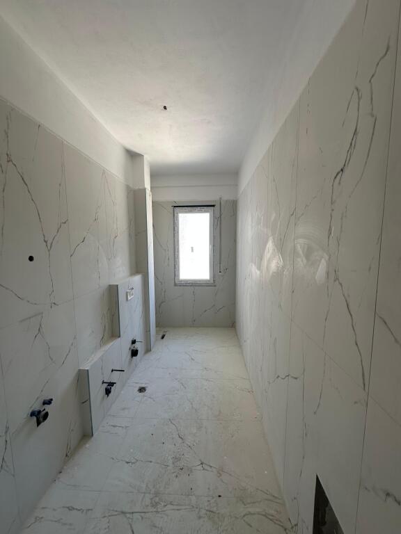 Apartment 1+1 for sale in Kamez