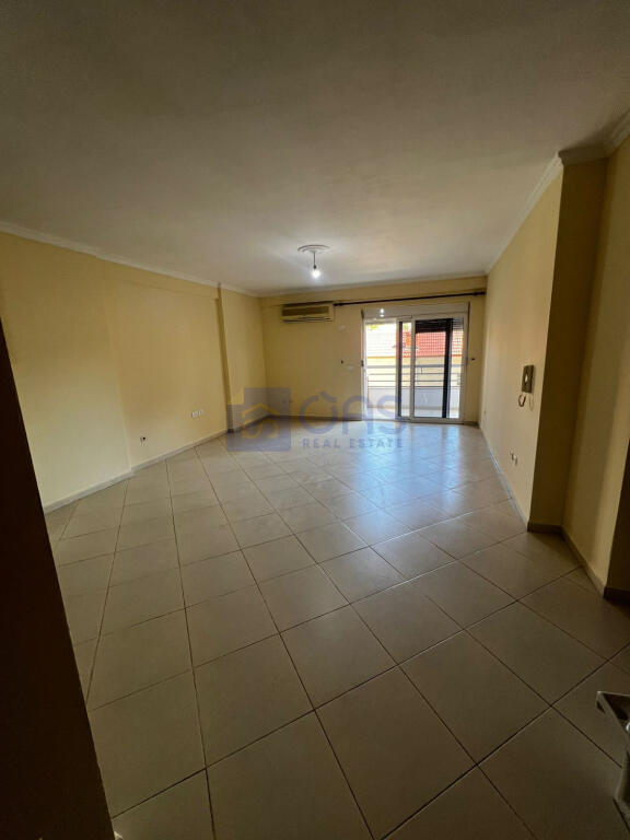Apartament 2+1 për qira te Riza Cerova