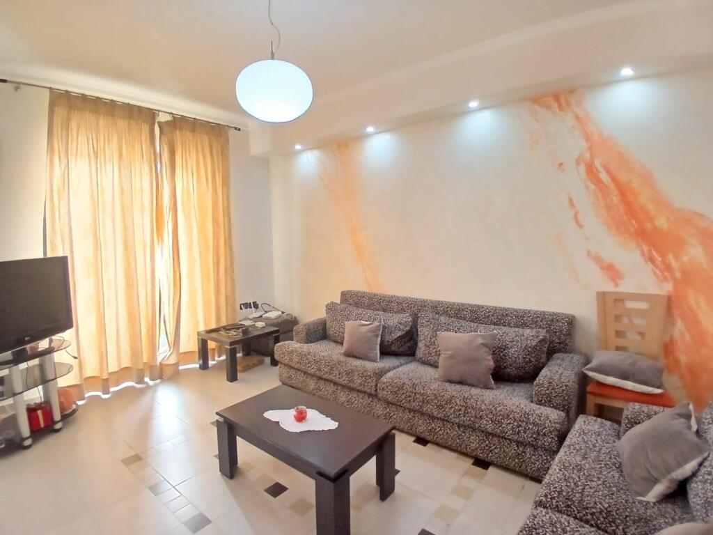 Jepet Me Qera Apartament 1+1+1 Ballkon