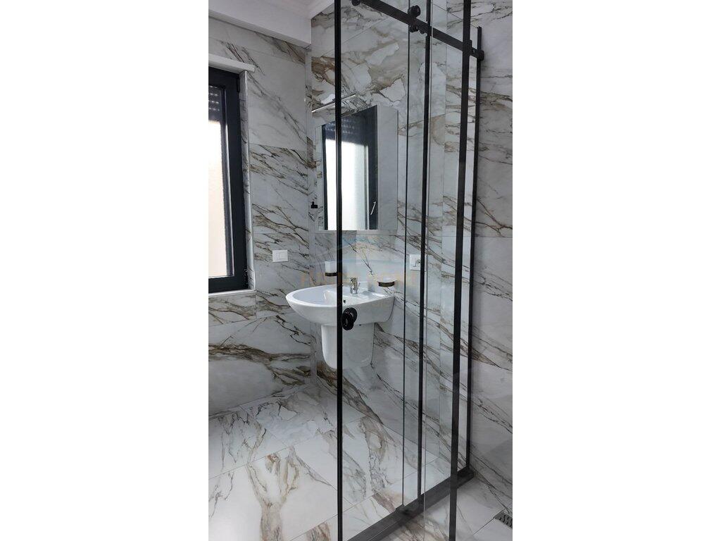 2+1 apartment, Pazari i Ri