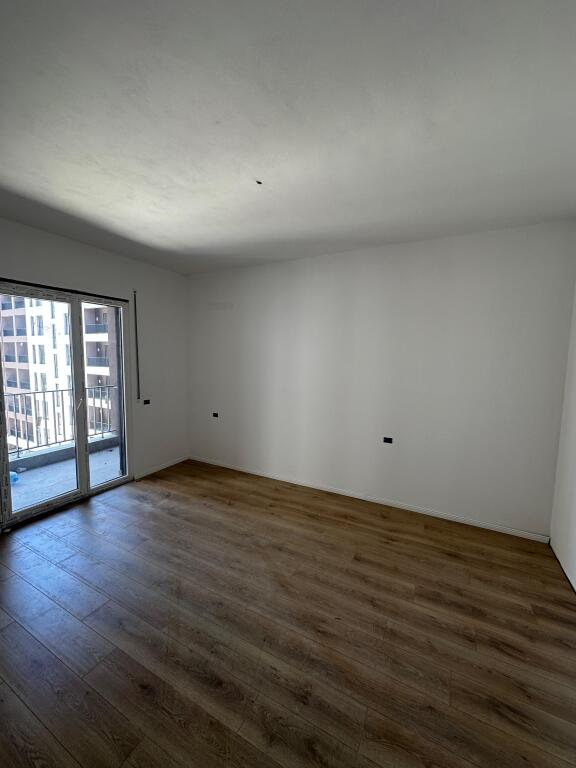 Apartment 1+1 for sale in Kamez