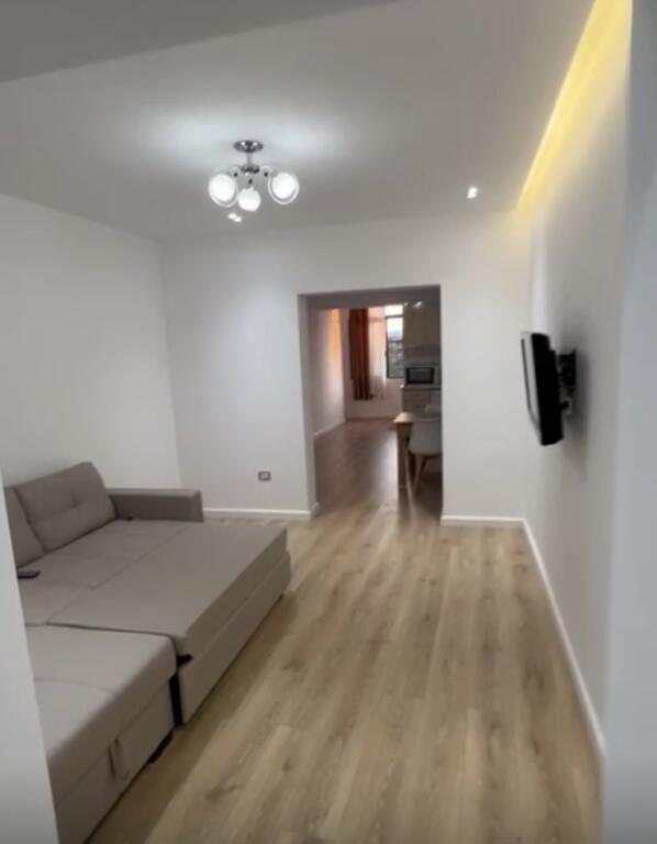 1+1 apartment near Zogu i Zi!