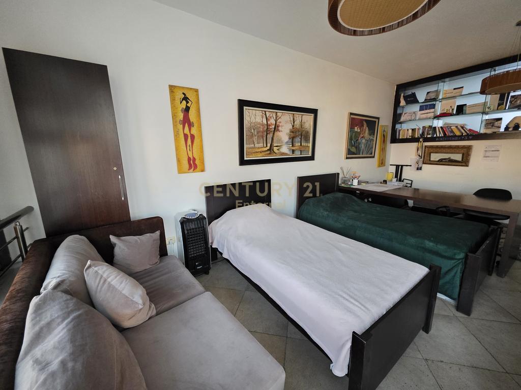 2+1+2 Apartment for Sale at the Ballet School, Tirana