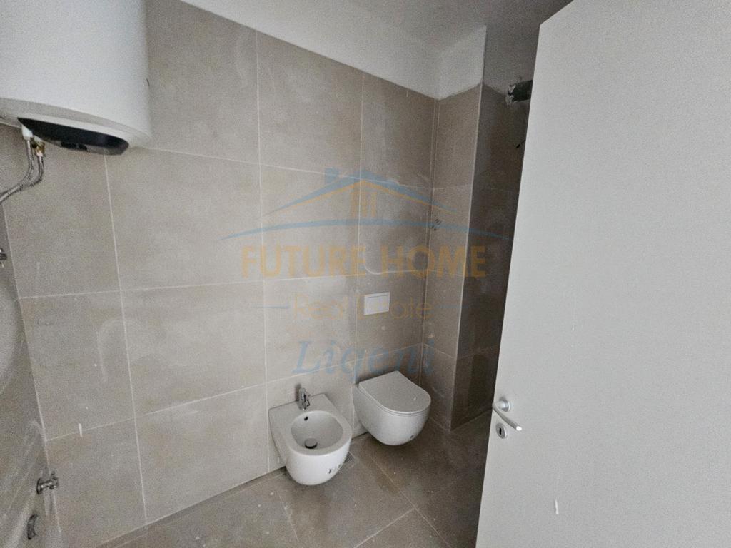 Shitet, Apartament 2+1+Post Parkimi, Univers City, Tirane.