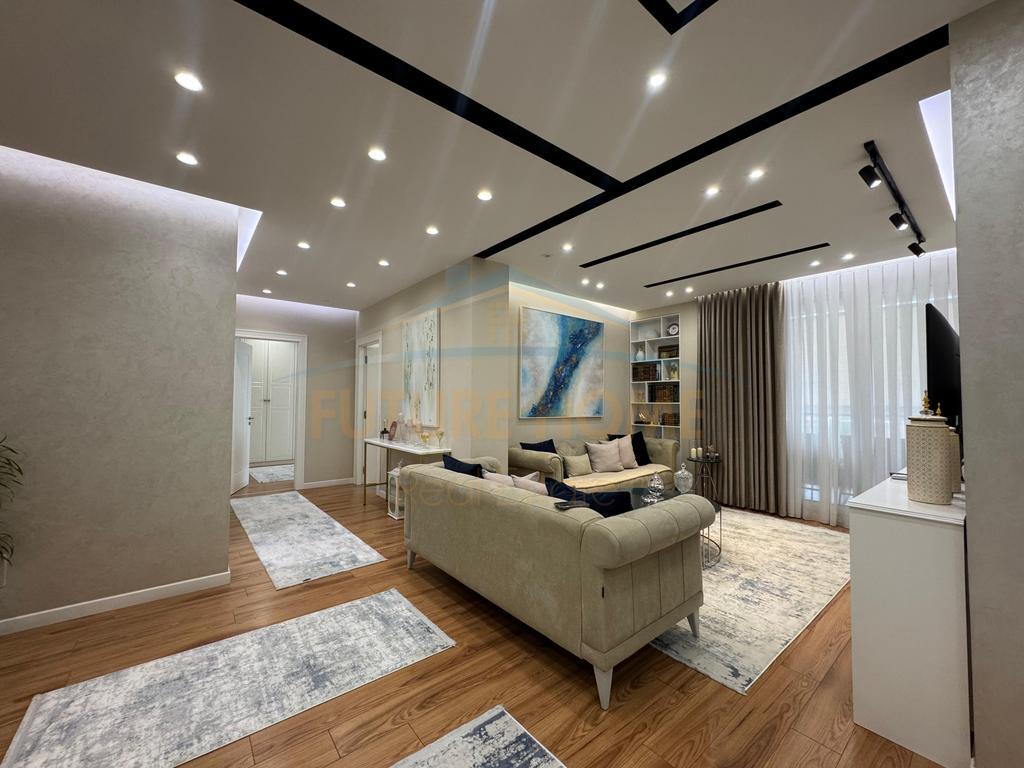 For sale, Apartment 3+1+2, Fusha e Aviacionit (Kompleksi Turdiu)