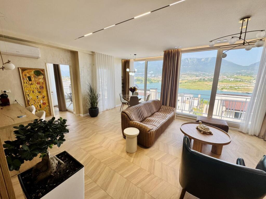 ‼️Super apartament 2+1+2+post parkimi me pamje fantastike nga Liqeni i Farkes‼️
