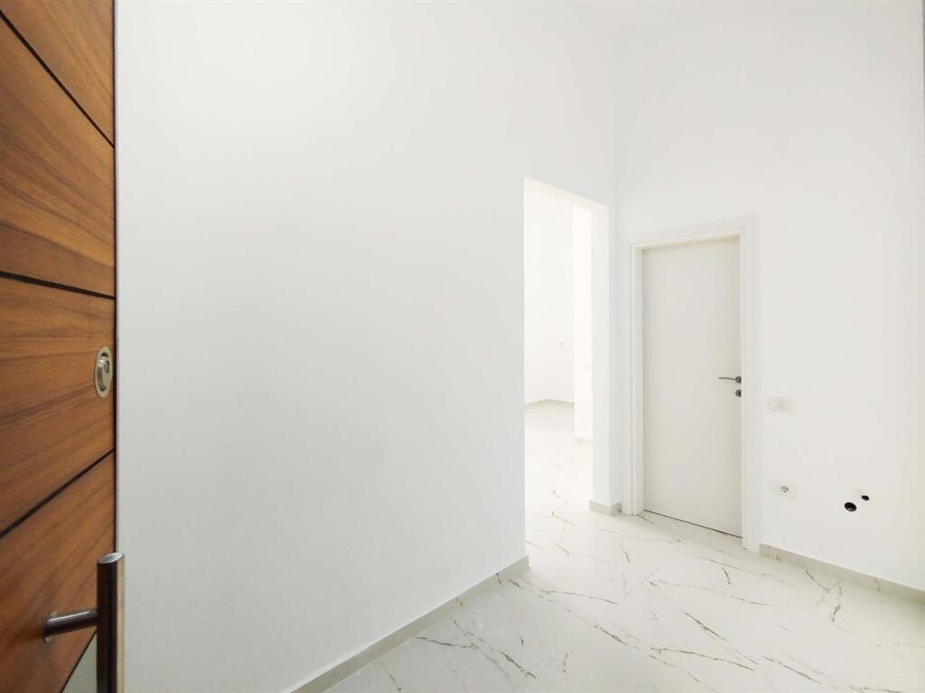 🏢Rruga Fortuzi, near Donika Center, a 2+1 apartment is for rent, empty.