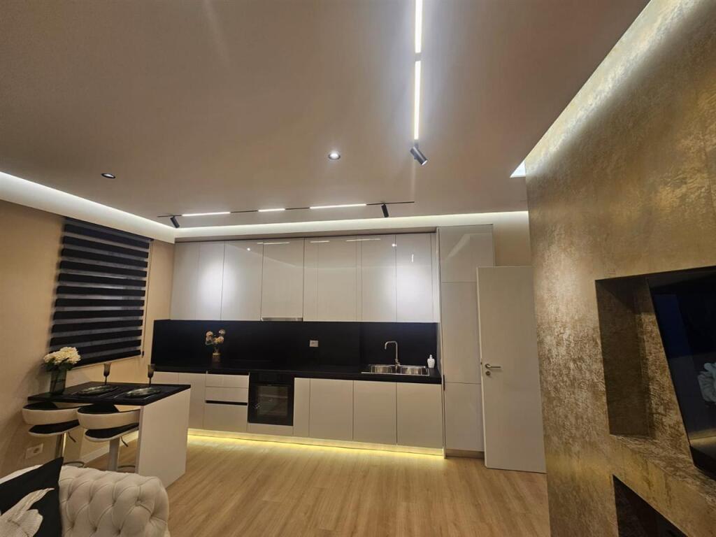 Shitet super apartament 2+1 tek Luxor 3, Pazari Ri