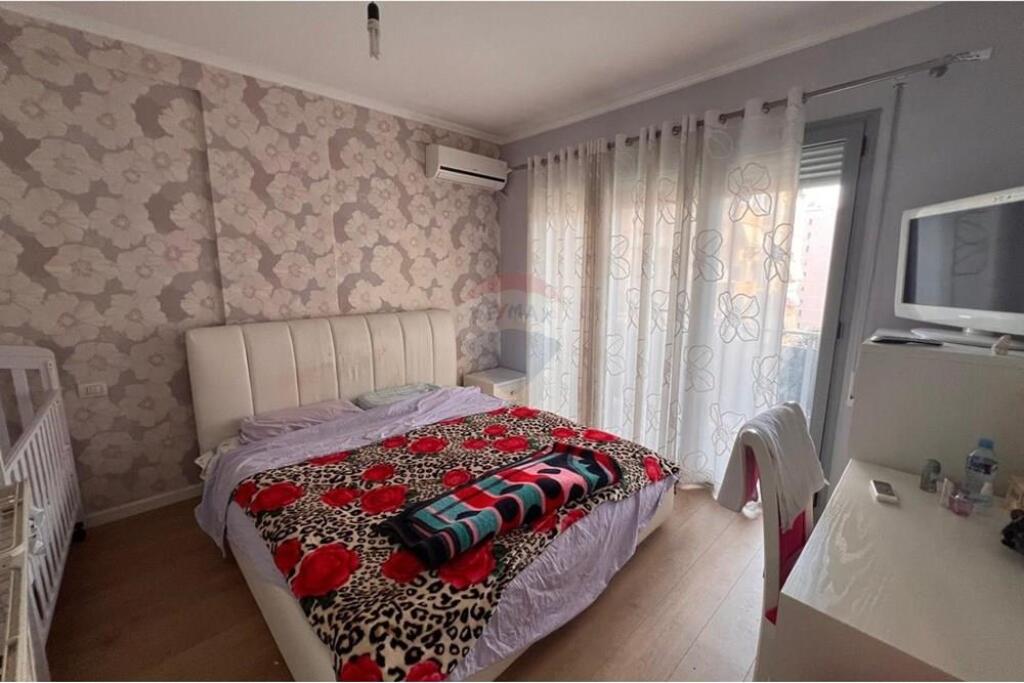 2+1 Apartment Kavaja Street, 2 PARKING SPOTS