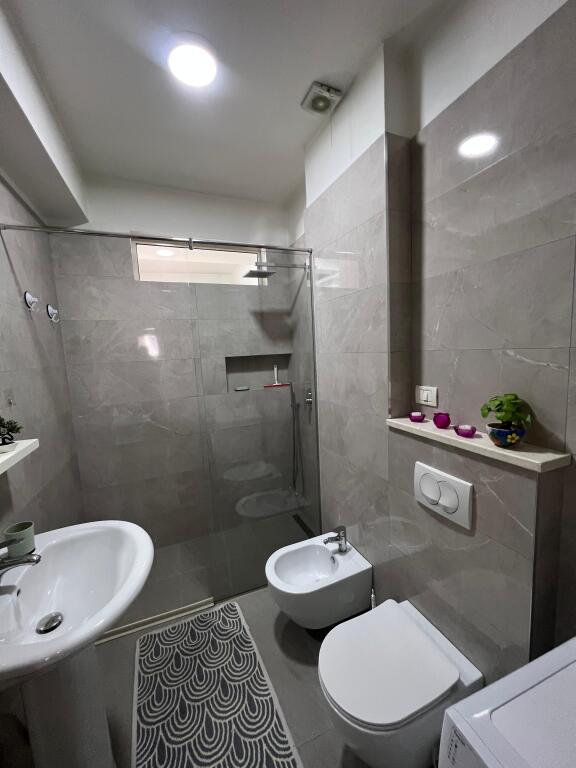 Apartament 2+1 me qera prane Kompleksit Delijorgji