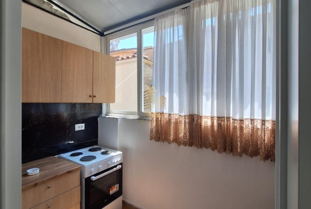 Qira, Apartament 1+1+blk+kuzhine e vecuar, Rr e Barrikadave