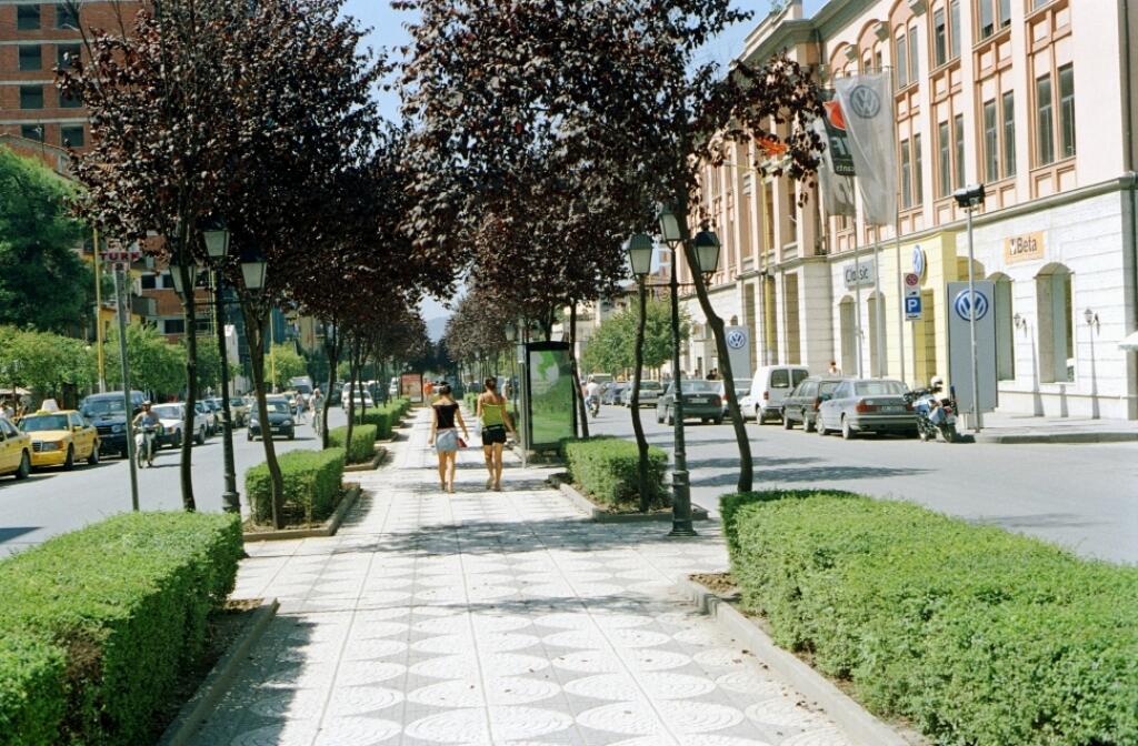 Ambient Biznesi me Qira Prane Rruges se Kavajes!!!