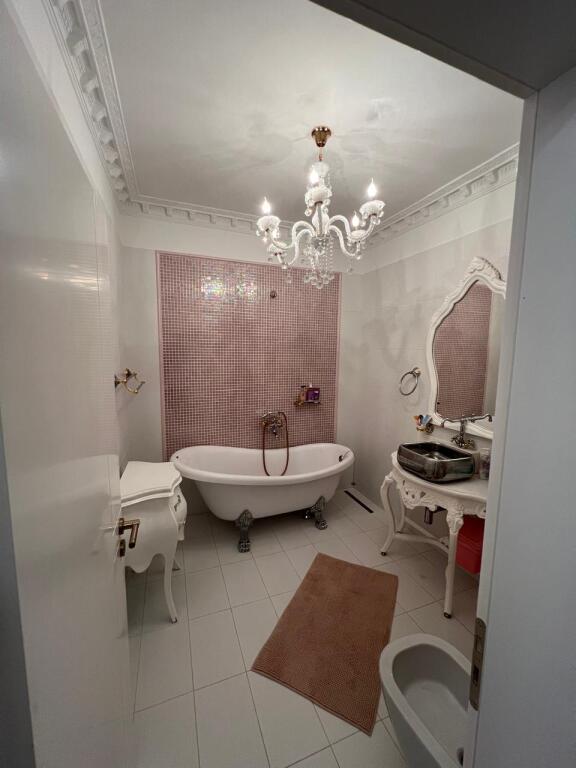 For sale House 3+1 in Vlorë, near Conad - With Balcony and 2 Bathrooms.