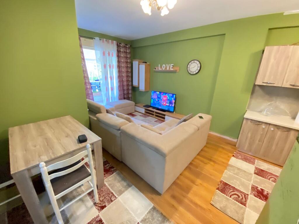 Furnished apartment, dry lake, 3-month period.