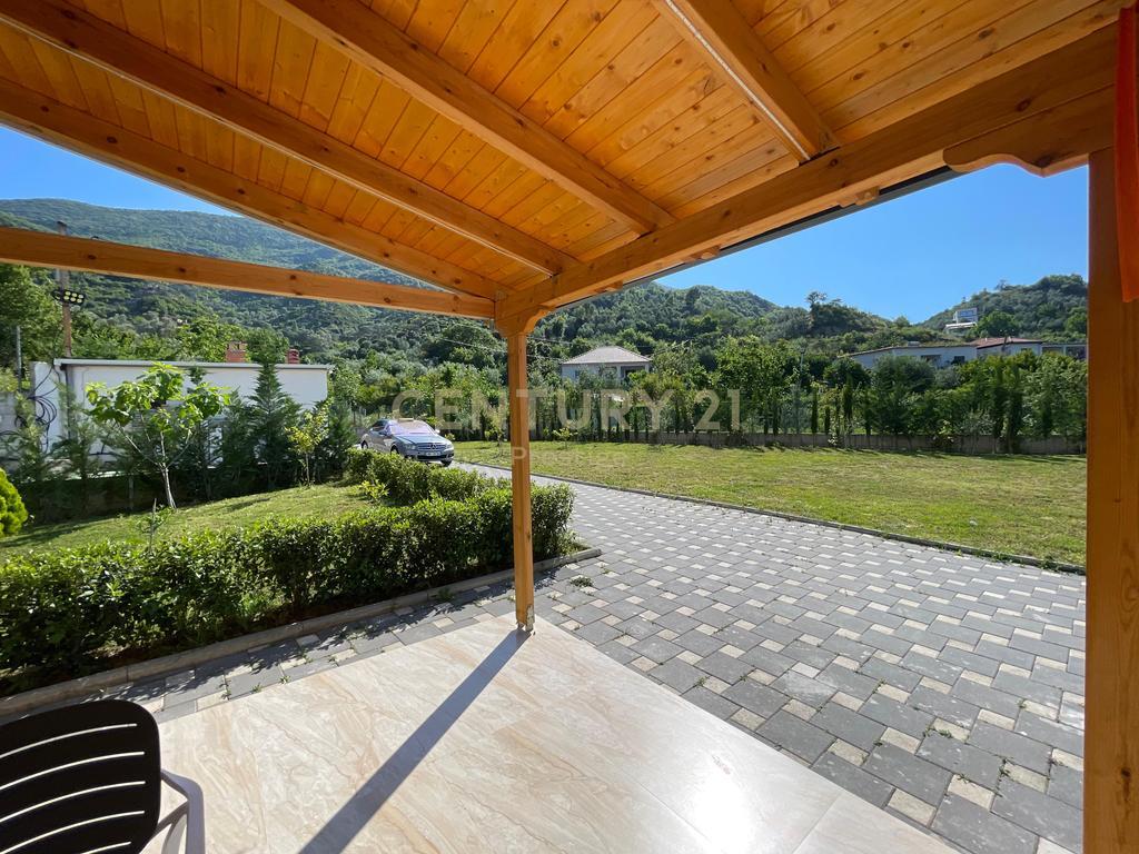 Luxury villa for rent in the area of Bërzhitë – 200 m² construction, 4000 m² land