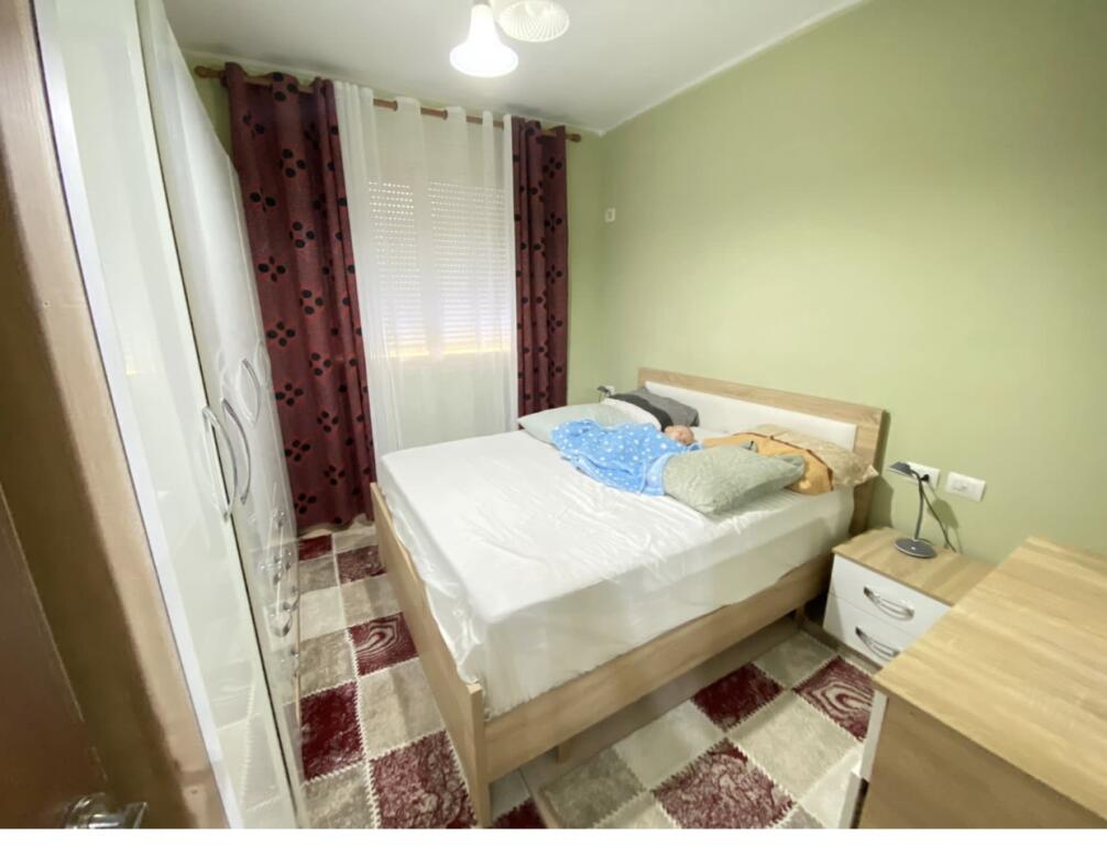 Furnished apartment, dry lake, 3-month period.