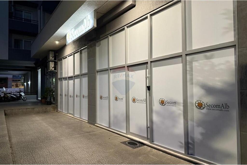 Shop for Rent at Kika 2, Paris Commune