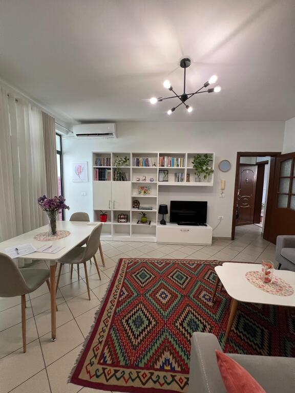 Apartament 2+1 me qera prane Kompleksit Delijorgji