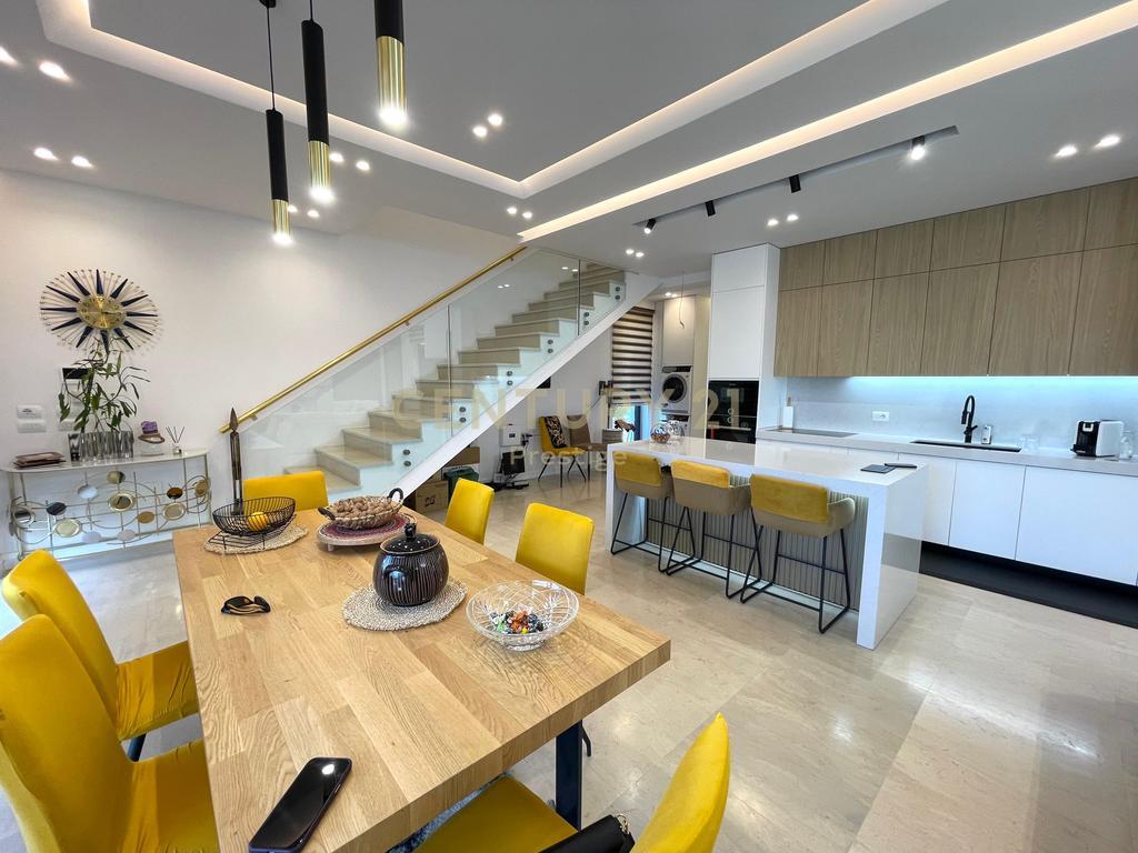 Luxury villa for rent in the area of Bërzhitë – 200 m² construction, 4000 m² land